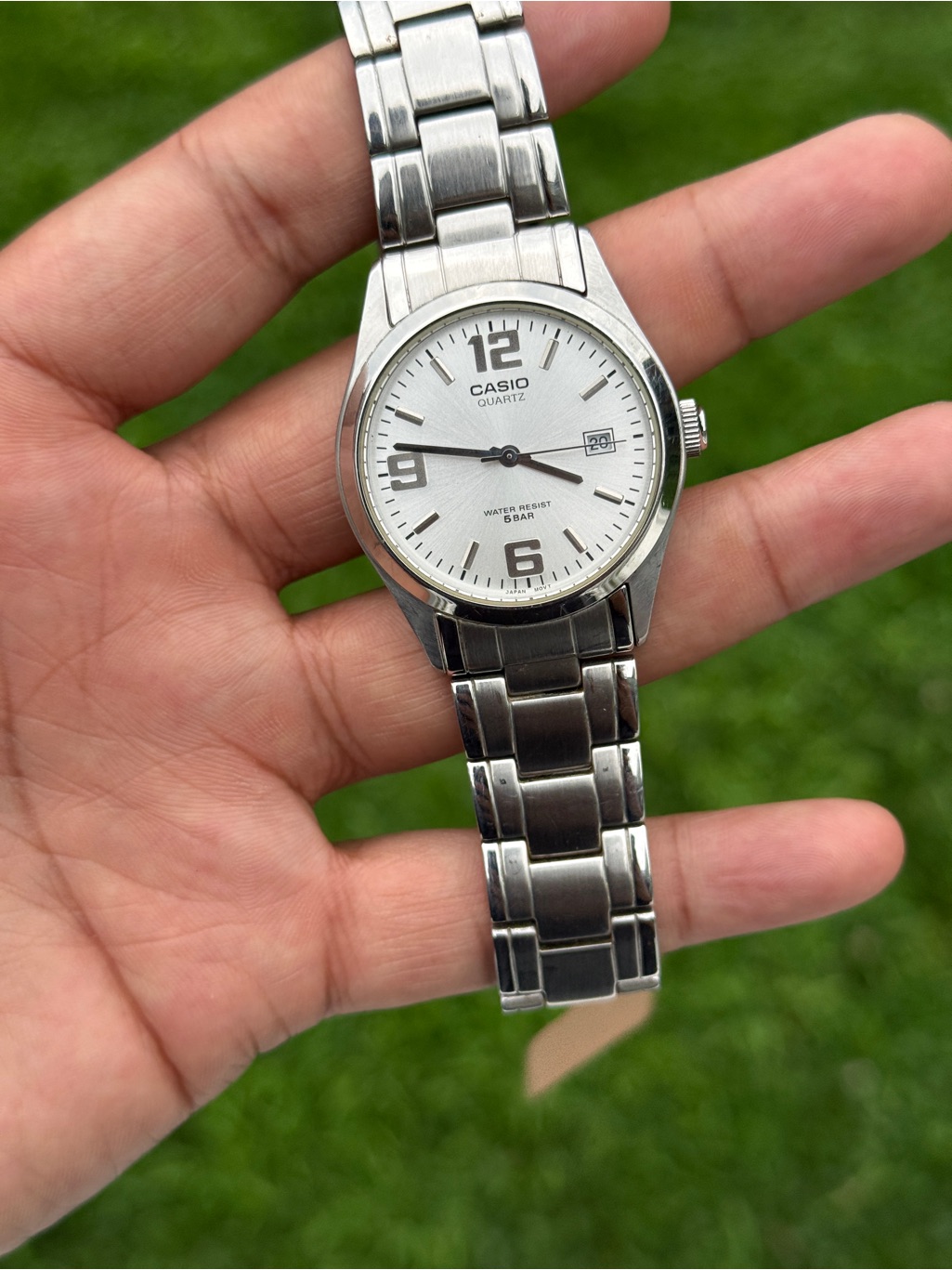 Casio 1990s Silver Mens Stainless Steel Watch With White Dial Date Watch Japan